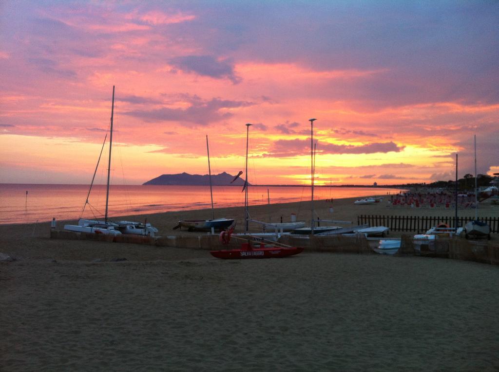 Domus Hotel Terracina Buitenkant foto